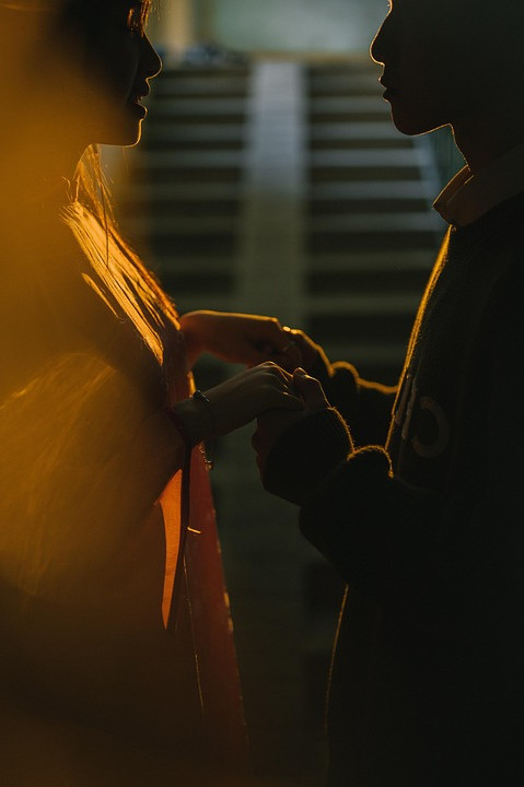 האתגר המיני של גברים בדור ה-Z: הבעיה היא לא הפורנו, אלא איך הם צורכים אותו